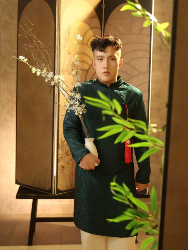 Felix chụp ảnh áo dài Tết hiện đại