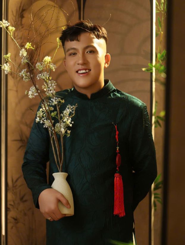 Felix chụp ảnh áo dài Tết hiện đại