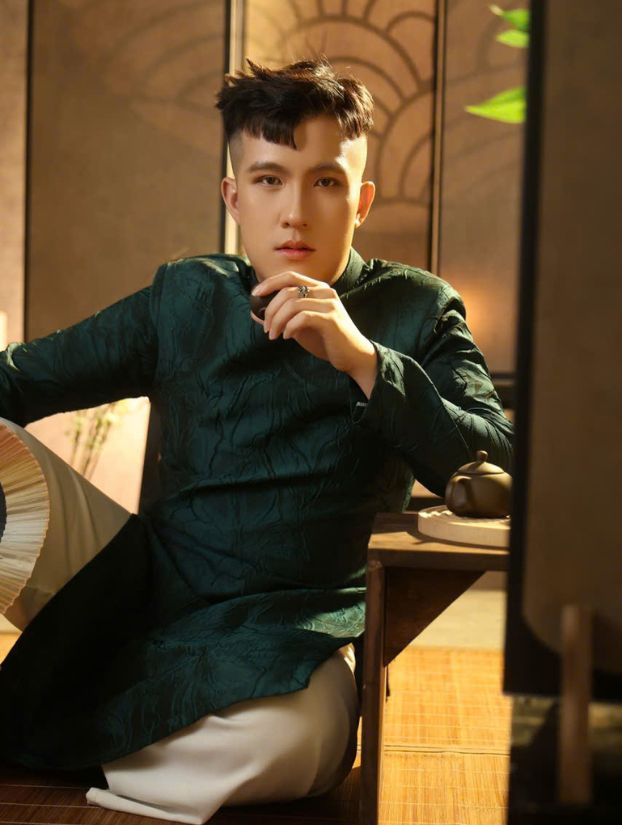 Felix chụp ảnh áo dài Tết hiện đại