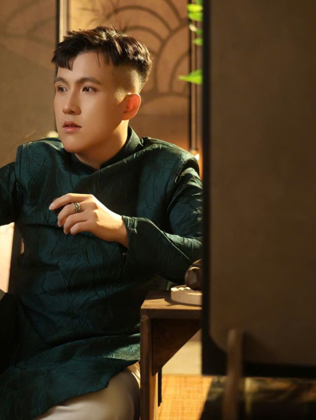 Felix chụp ảnh áo dài Tết 2026