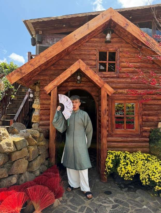 Chụp ảnh áo dài Tết tại quán cà phê Bản Lèo Đà Lạt