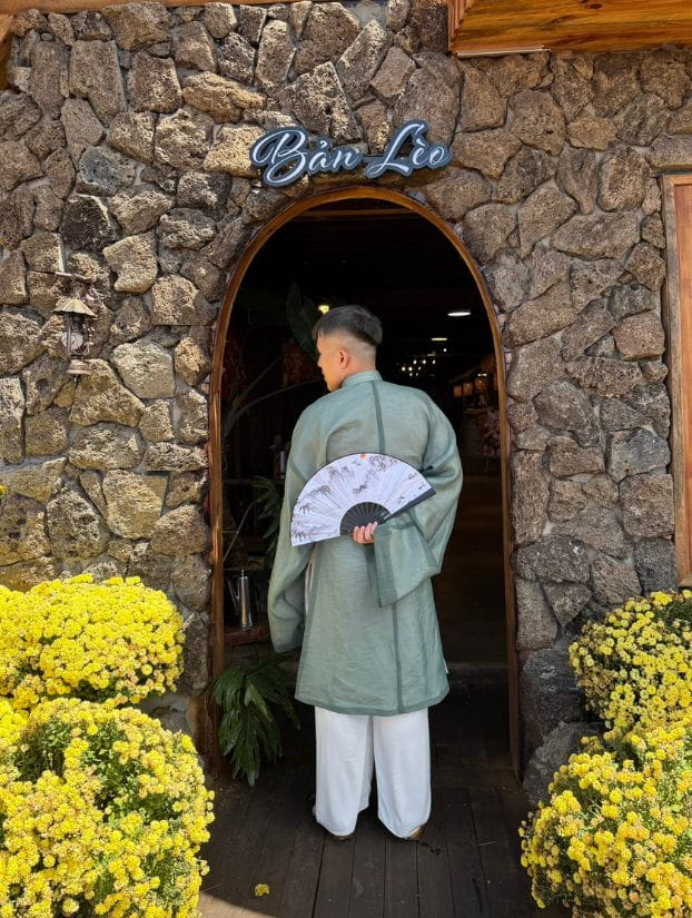 Chụp ảnh áo dài Tết tại Bản Lèo Đà Lạt