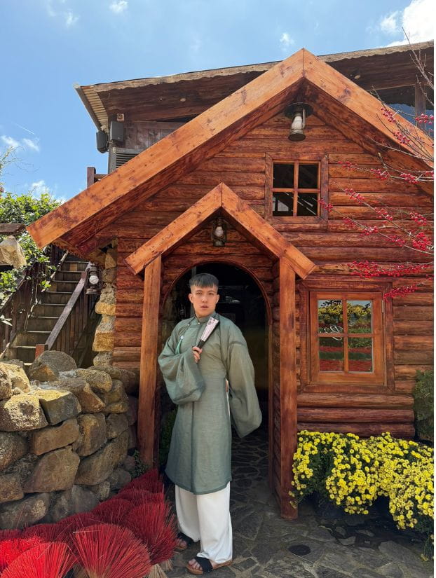 Chụp ảnh áo dài Tết tại quán cà phê Bản Lèo Đà Lạt